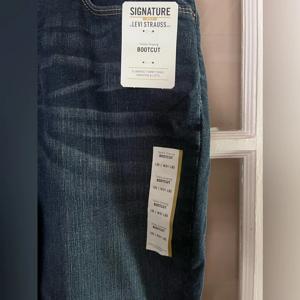 Signature by Levi Strauss & Co. Gold Women's Totally Shaping Bootcut Jeans - Picture 4 of 5